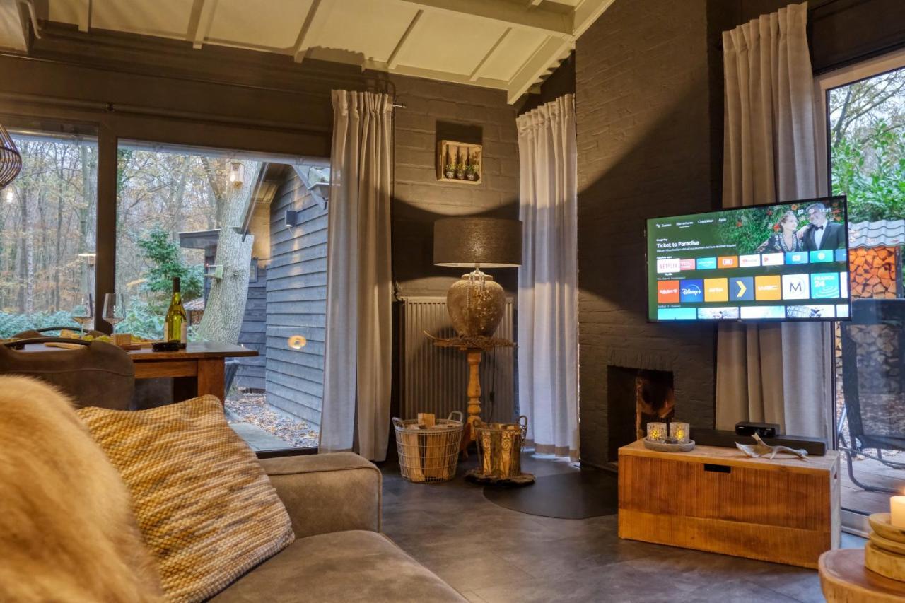 Lodge In Een Bosrijke Omgeving Met Hottub & Sauna Opt Rheezerveen Exteriör bild