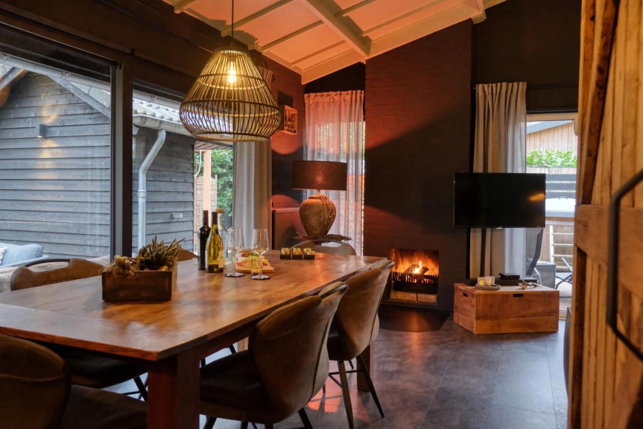 Lodge In Een Bosrijke Omgeving Met Hottub & Sauna Opt Rheezerveen Exteriör bild