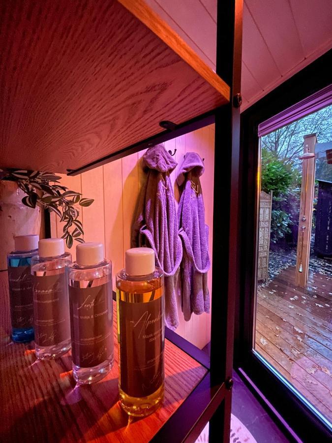 Lodge In Een Bosrijke Omgeving Met Hottub & Sauna Opt Rheezerveen Exteriör bild