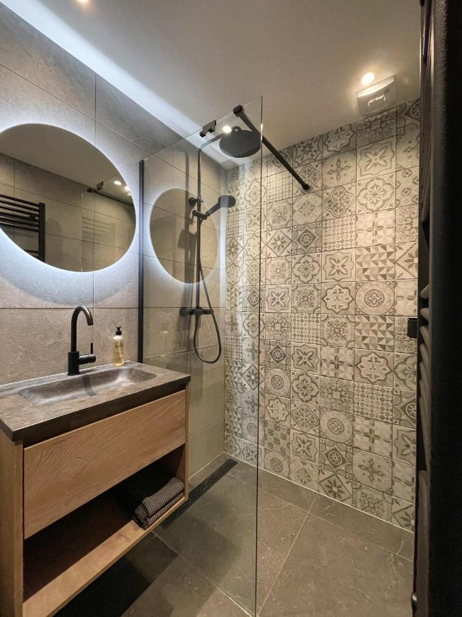 Lodge In Een Bosrijke Omgeving Met Hottub & Sauna Opt Rheezerveen Exteriör bild