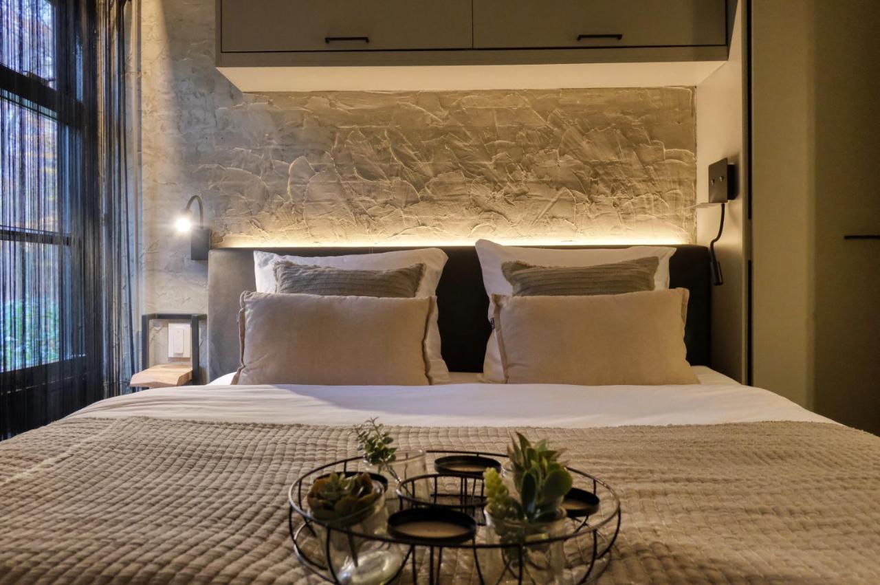 Lodge In Een Bosrijke Omgeving Met Hottub & Sauna Opt Rheezerveen Exteriör bild