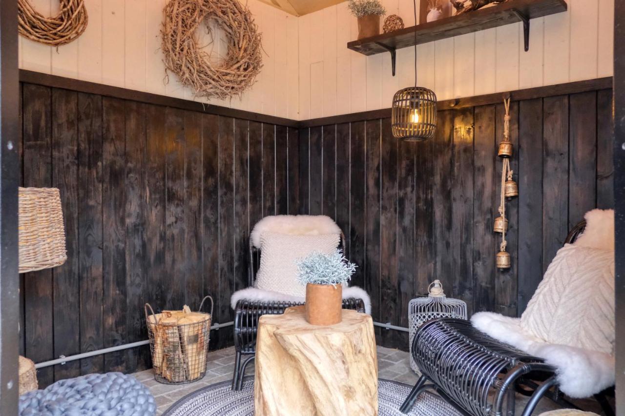 Lodge In Een Bosrijke Omgeving Met Hottub & Sauna Opt Rheezerveen Exteriör bild