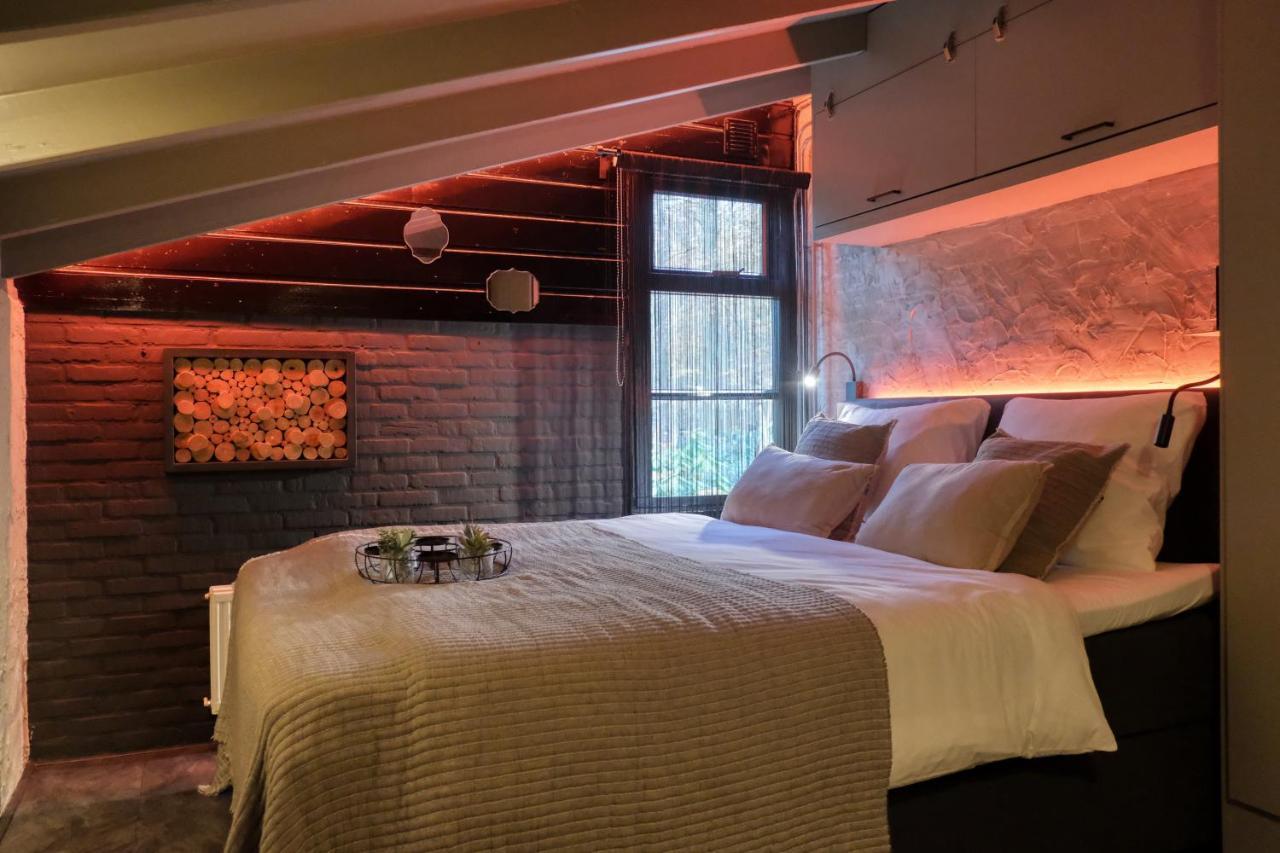Lodge In Een Bosrijke Omgeving Met Hottub & Sauna Opt Rheezerveen Exteriör bild